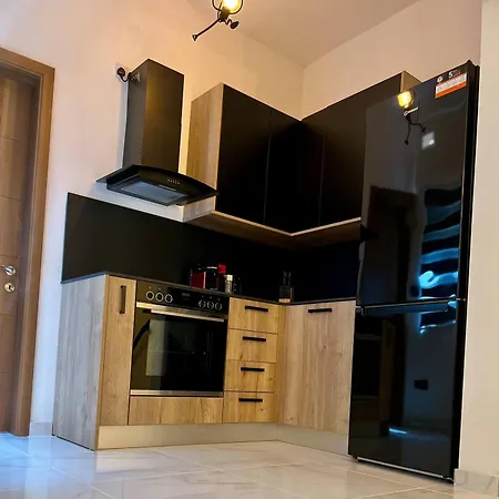 公寓 1bed Maisonette In Bugibba Square By Homely *