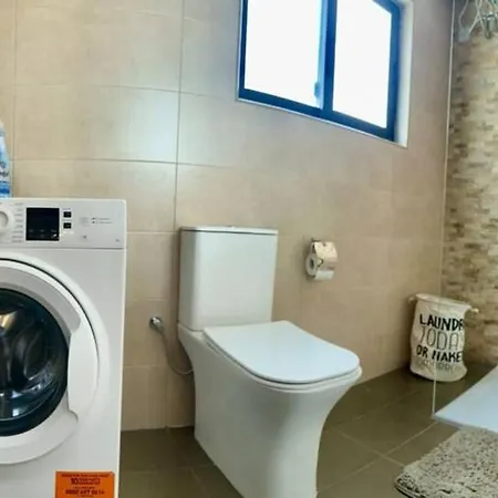 公寓 1bed Maisonette In Bugibba Square By Homely *